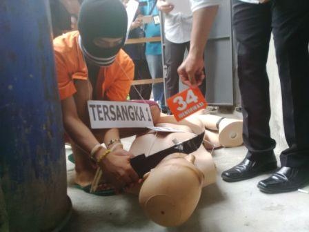 Rekonstruksi Pembunuhan di Rupat Utara, Bayu Dihabisi Heri